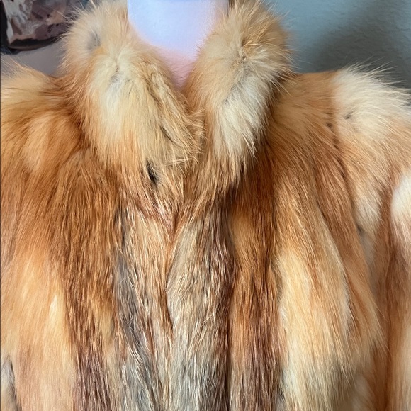 Luxurious Red Fox Fur Coat - Picture 3 of 13